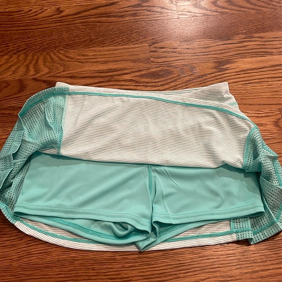 C9 By Champion Girls Tennis Skort 2.25” - size L (10-12) - color: green - Picture 3 of 4